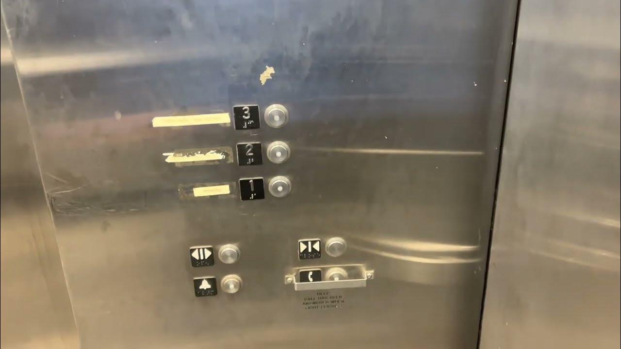 Schindler MT VR Hydraulic Elevator at Bed Bath & Beyond/Christmas Tree