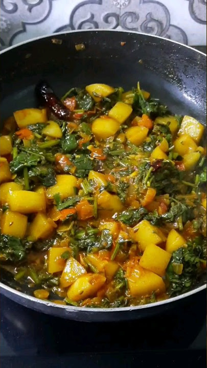 Aloo Palak Recipe new way  very easy and tasty Healthy sabji #shorts #aloopalak #viral