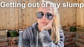 VLOG: I'm in a SLUMP! 😭🥺 Reading novellas, getting out of a book slump 📚 by Julia Jean 3,296 views 2 months ago 12 minutes, 40 seconds
