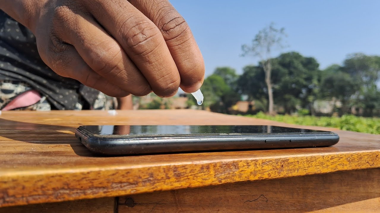 Put Fevikwik on My Phone Screen… What Happened Next 😱”