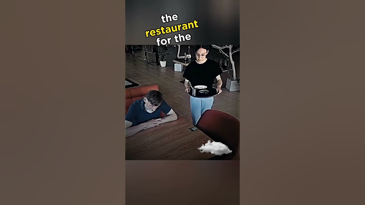 Kind waitress helps old homeless man
