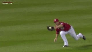 PHI@WSH: Harper robs Victorino with nice diving catch