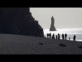 على شاطيء فيك الأسود في جنوب آيسلندا &amp; On Vik Black Beach in southern Iceland