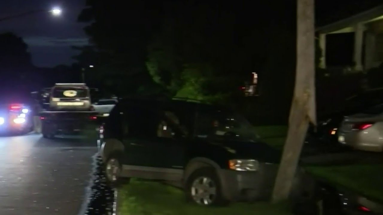 Car crashes into utility pole on Detroit's East side - YouTube