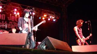 JOAN JETT AND THE BLACKHEARTS - "Crimson And Clover"/"I Hate Myself..." @ Sonoma-Marin Fair, 6/25/10