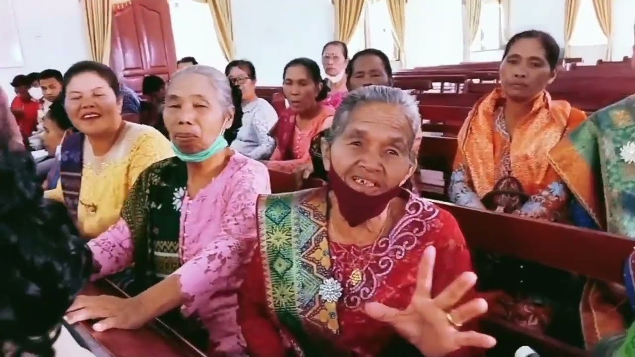 SUARA NENEK USIA 82 TAHUN DI GEREJA DIATAS KETINGGIAN 1655 DPL AKTIF MEMUJI TUHAN