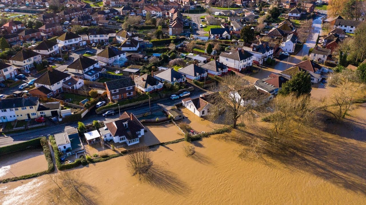 UK weather: Flooding 'potentially imminent' in aftermath of Storm ...