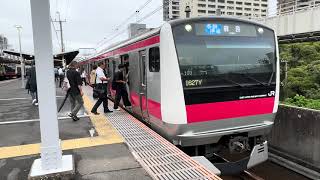 「京浜東北線からの転属車！」E233系1000番台ケヨ103編成が千葉みなと1番線を発車するシーン