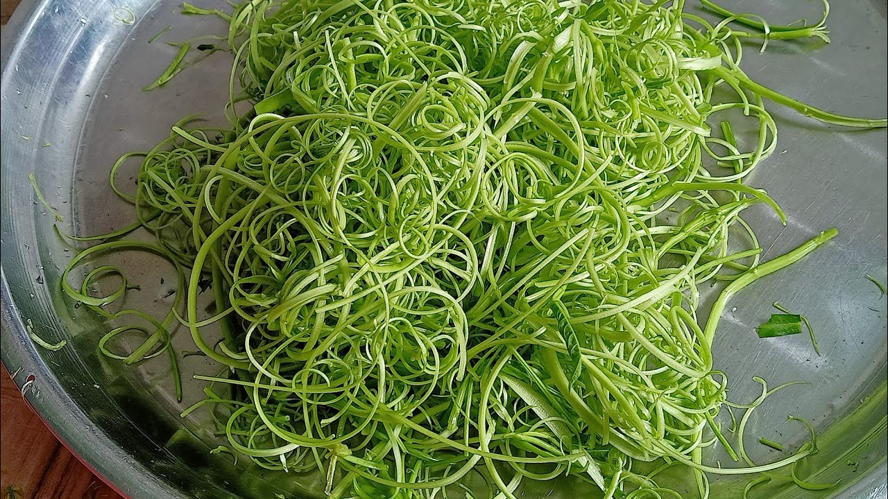 Chẻ rau muống , thử cái dao chẻ mới mua xem ra sao . - YouTube