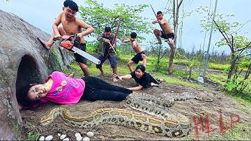 Unbelievable! 4 Brave Hunters Rescue Ethnic Girl from  Ferocious Giant Python Attack
