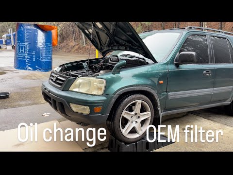 Honda CRV oil change - YouTube