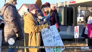 Lake Superior teachers continue their push for raises