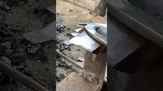 The Correct Way To Form A Tool For Harvesting Rubber Tree Sap