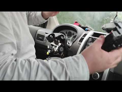 Vidéo: Comment éteindre le voyant airbag sur une Nissan Armada ?