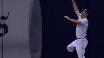 BAL@TB: Sizemore slams into wall, makes leaping catch