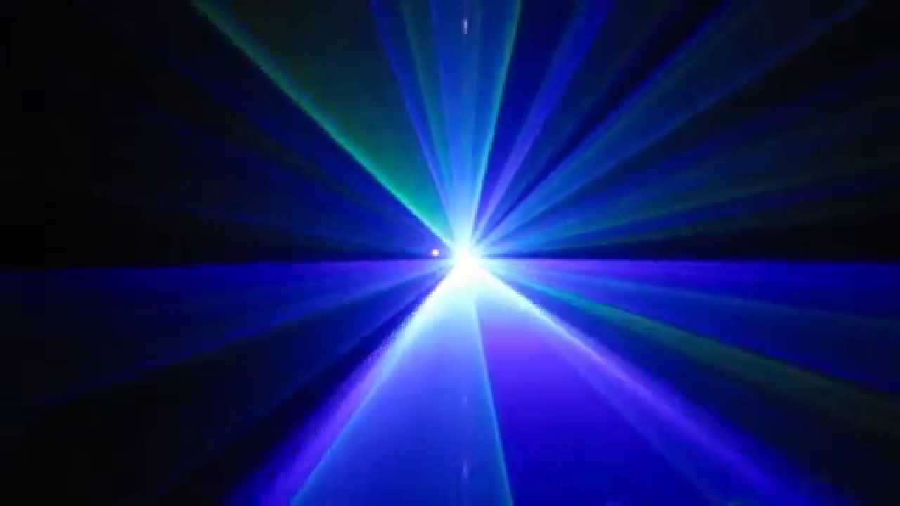 レーザーライト 照明機材 サーチライトクラスの超狭角配光レーザー投光器「LAXIS(ラクシス)」を