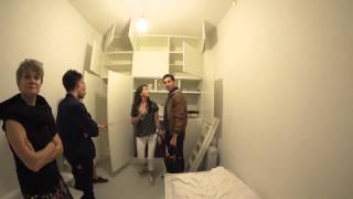 Gregor Schneider: u r 19, Liebeslaube - YouTube