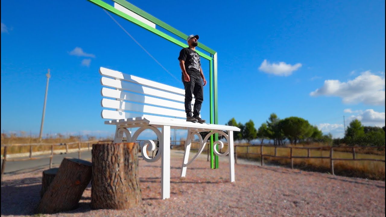 La panchina gigante al centro della Sicilia.