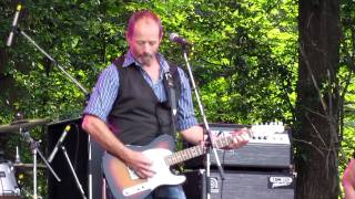 Barney Bentall an The Lengendary Hearts - Something to Live For.MOV chords