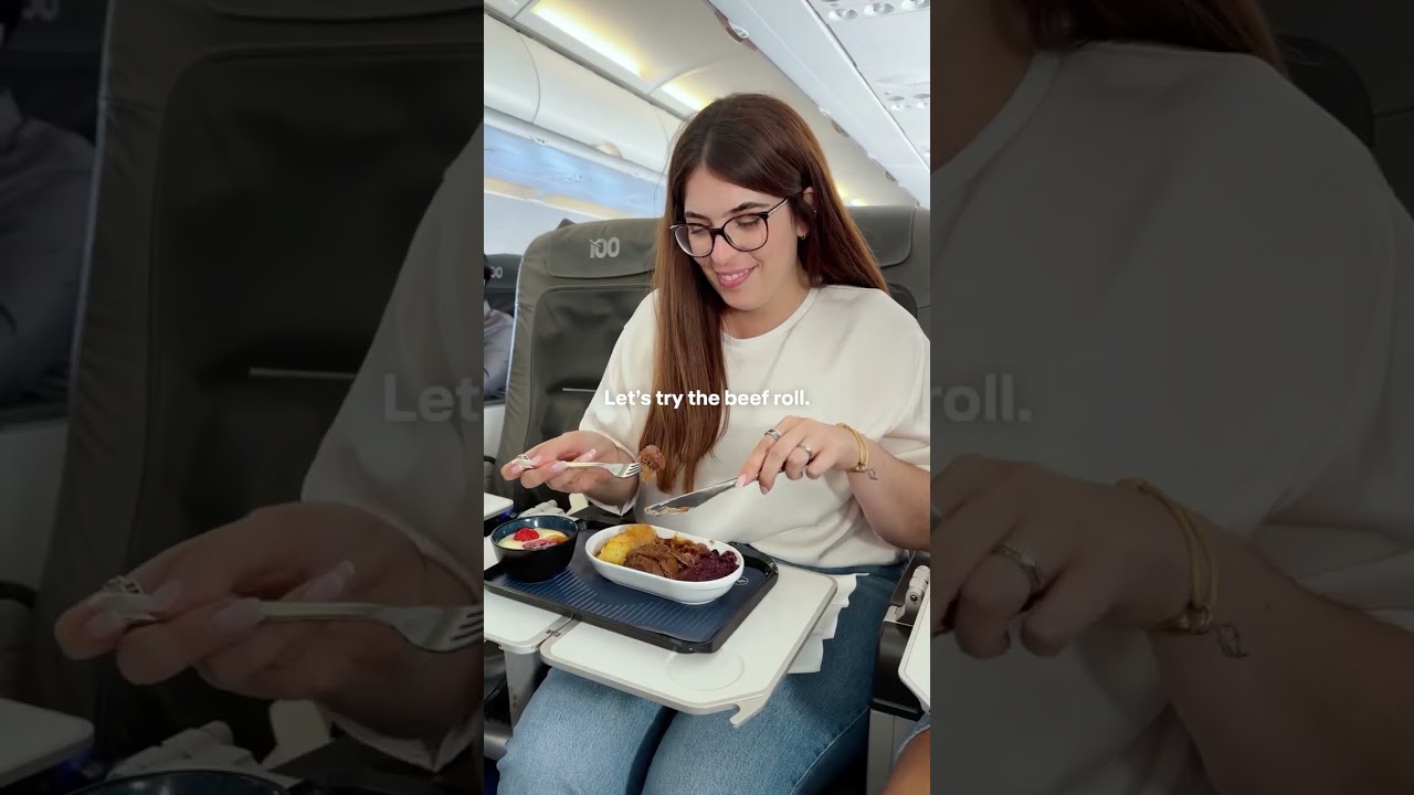 Which hot meal are you picking for your next flight? 👀🍔🍽️