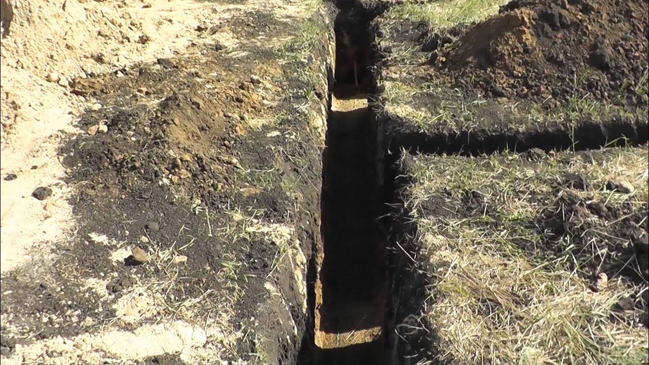 Копать фундамент. Траншея 10 метров. Траншея под фундамент 1200мм. Копка траншеи под фундамент. Траншея под ленточный фундамент.