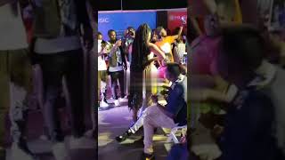 Wendy shay twerks for her fans with emergency song @ 4syte Mansion