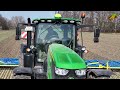 Getreide striegeln gegen Unkraut - Traktor John Deere & 12 m Treffler Zinkenstriegel Landwirtschaft