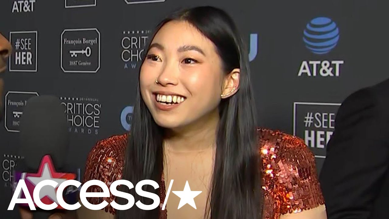 Awkwafina Jokes About Wearing A 'Girdle' At The 2019 Critics' Choice Awards | Access