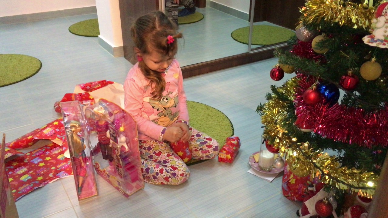 4k UHD Christmas gift for my daughter - Barbie with dog and cat - two