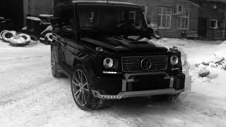 Mercedes Gelandewagen snow drift