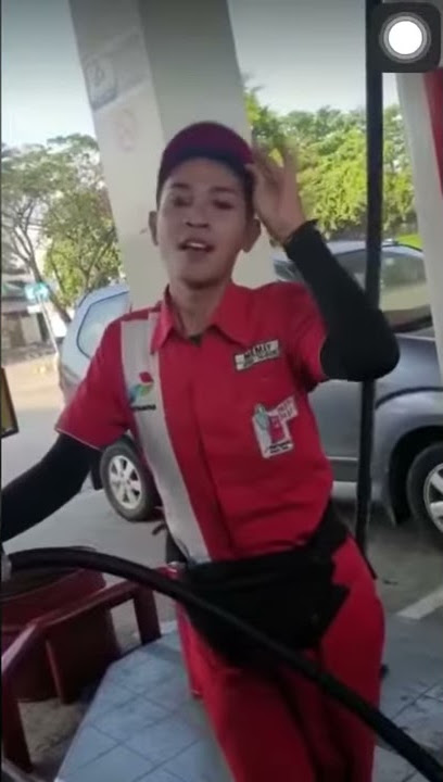VIRAL !! Gadis Cantik Pelayan Pom Bensin