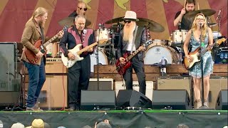 Tedeschi Trucks Band perform “Palace of the King”, with special guest Billy Gibbons! Resimi