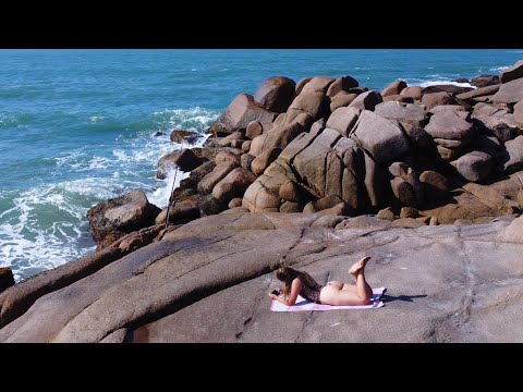 ASMR Beach - Brazilian girl fishing and having barbecue on the beach