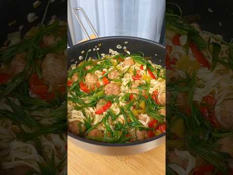 Кисло-сладкая лапша с тефтельками / Sweet n sour meatball noodles #shorts #домашняяеда #рецепт