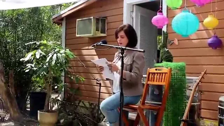 Lizette Espinosa en el Poetry Down South at Cauley...