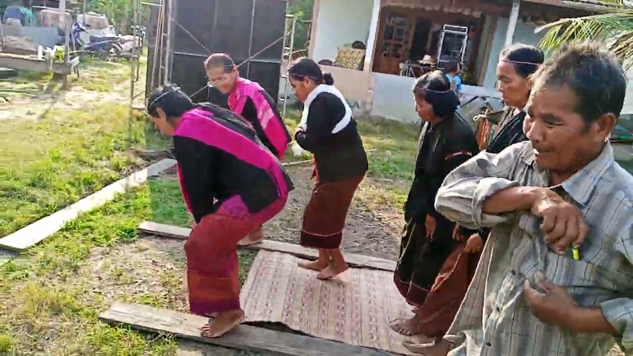 แกลมอ บ้านจังเกา อ.สำโรงทาบ 1: