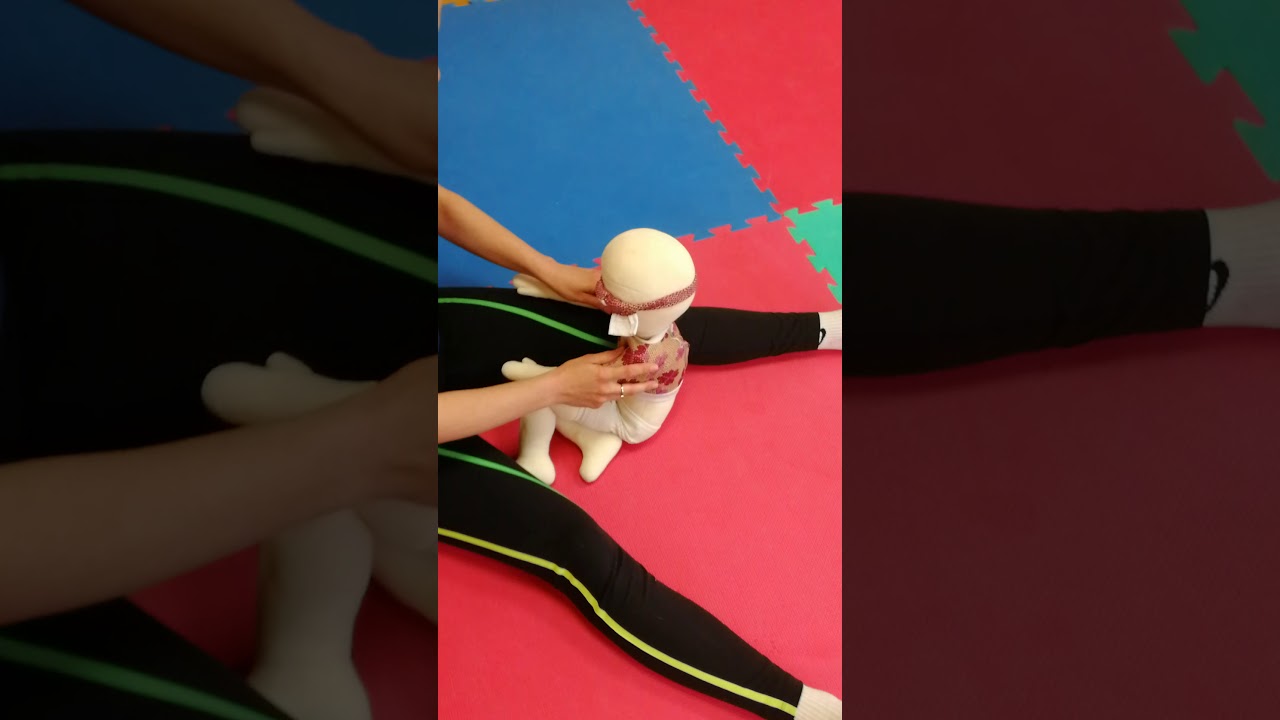 Ćwiczenie wspomagające pozycję czworaczą i siad doboczny  z pozycji czworaczej (sposób 2)