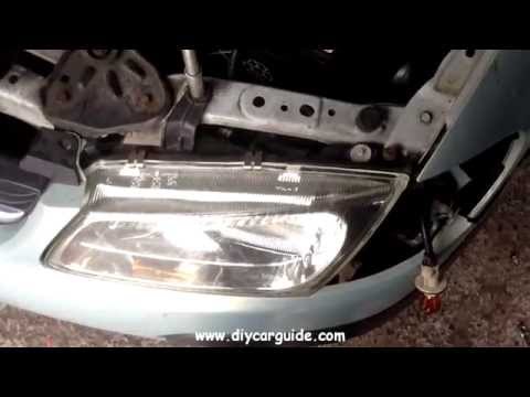Wideo: Jak zmienić reflektor w Nissanie Altima z 2004 roku?
