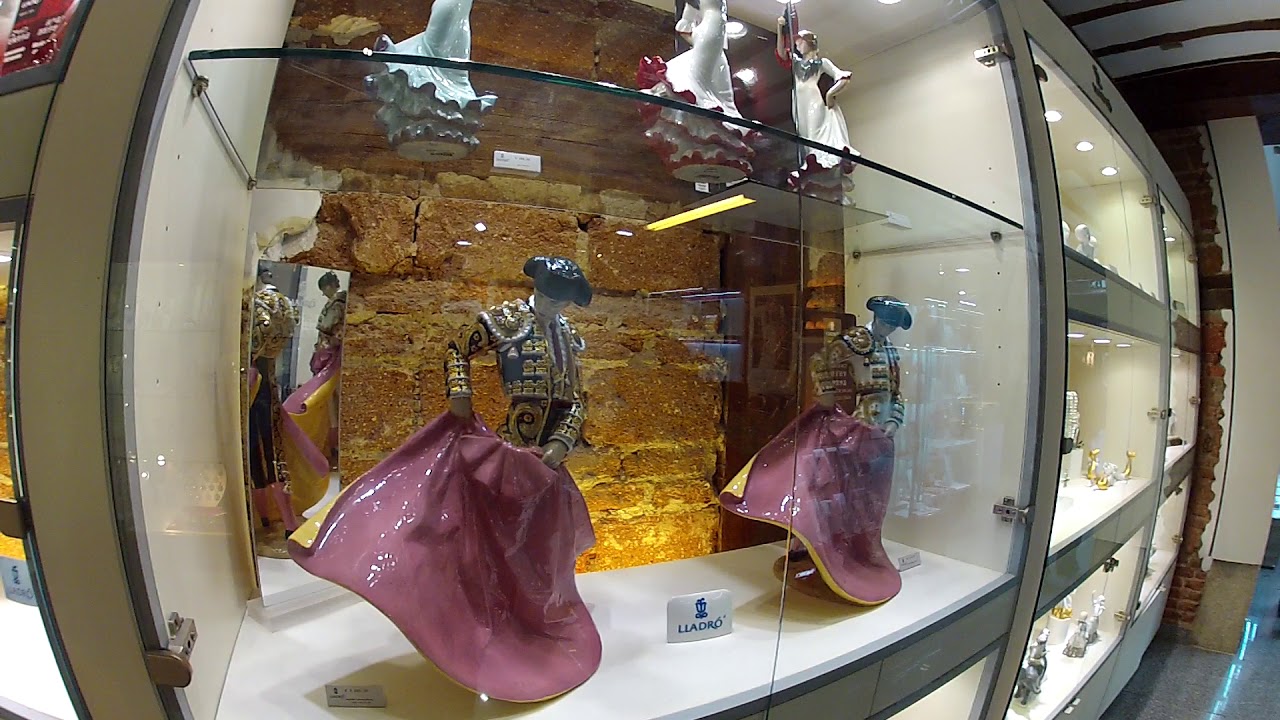 RAUL PERIC  ESPAÑA MADRID,TIENDA DE PORCELANA LLADRÓ.-