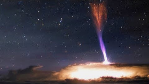 Supercharged Reverse Lightning Bolt So Massive It Reached The Edge Of Space! Scientists Baffled!