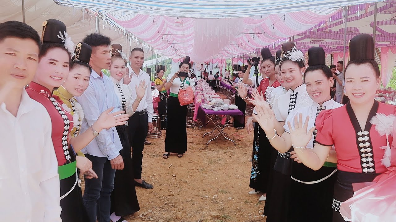 Các Nghệ Nhân Nổi Tiếng Đến Dự Bữa Cơm Mừng Nhà Mới Lò Điêu  - Hát Chúc Nhà Mới Cho Vợ Chồng Lò Điêu