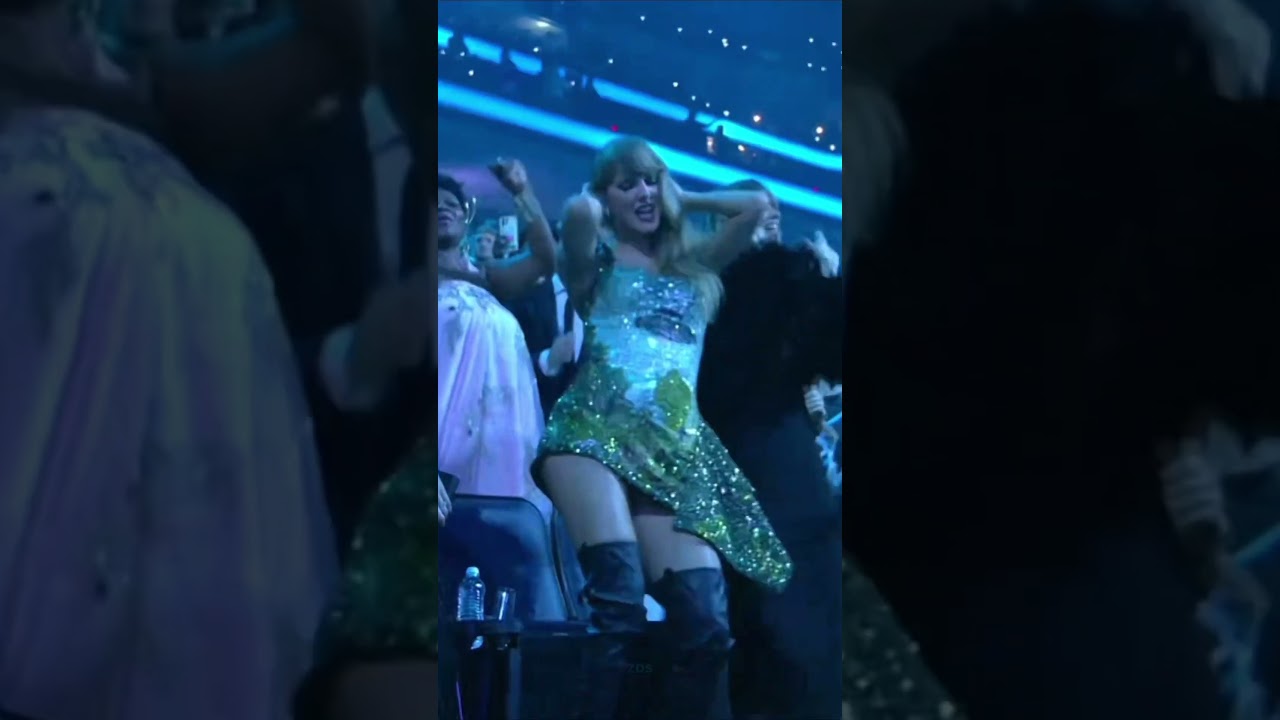 Taylor Swift dancing to ‘Teenage Dream’ by Katy Perry at the VMAs 