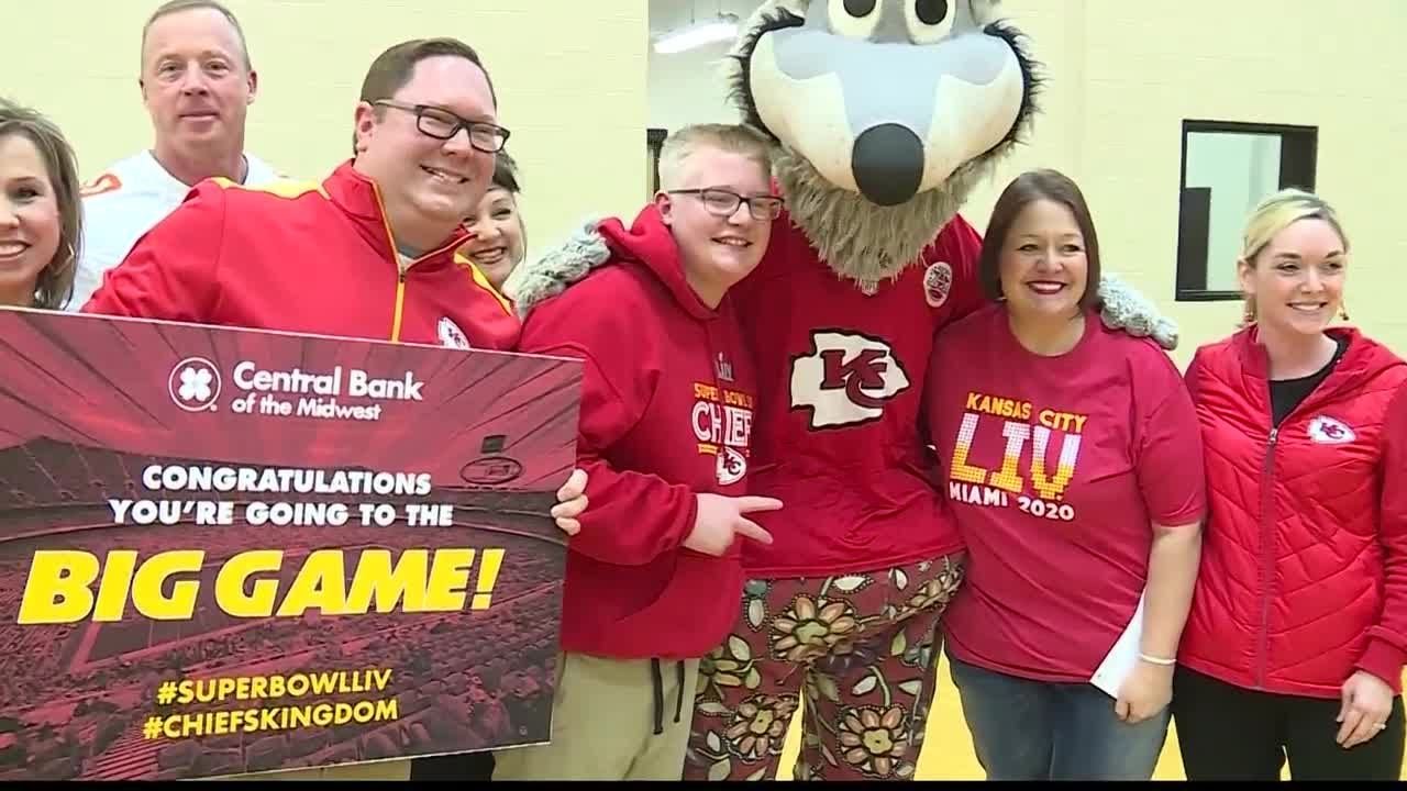 Teen battling cancer surprised with Super Bowl tickets - YouTube