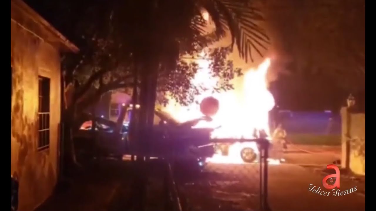 americateve | Hombre muere calcinado dentro de su auto tras chocar con una grúa en el SW de Miami