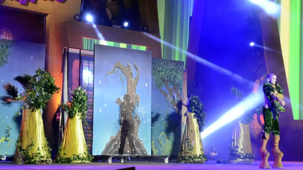 13) Gala drag Queen,  Drag Équinox