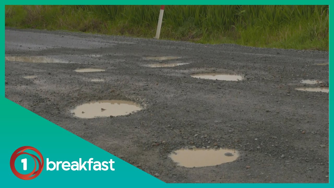 NZ's pothole problem in the spotlight ahead of election - YouTube