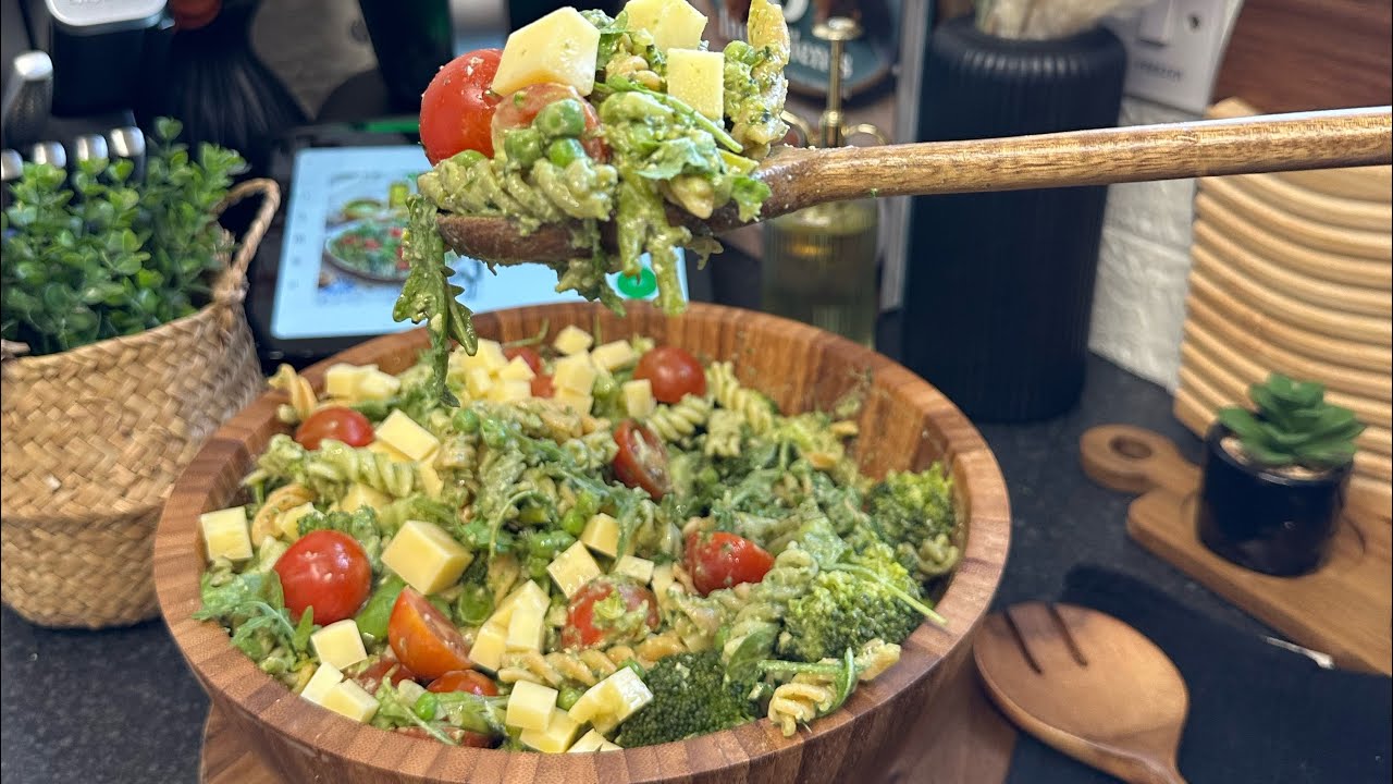 Pates au pesto aux legumes سلاطة الپاستا و الپستو غنية بالفيتامينات