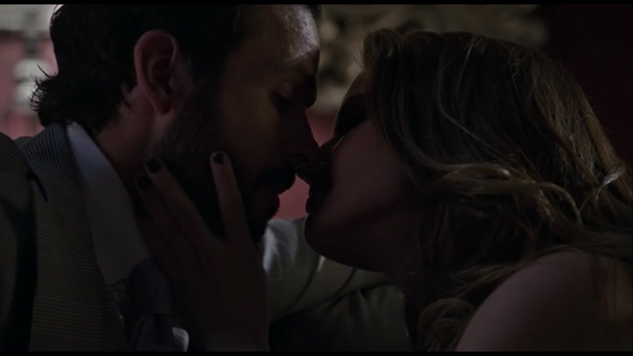 Por amar sin ley | Roberto se acerca a Victoria