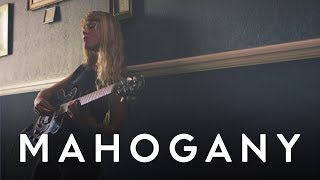 Miniatura de vídeo de "Alice Phoebe Lou - Nostalgia | Mahogany Session"