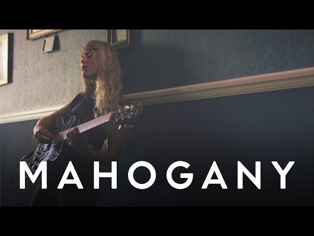 Alice Phoebe Lou - Nostalgia | Mahogany Session